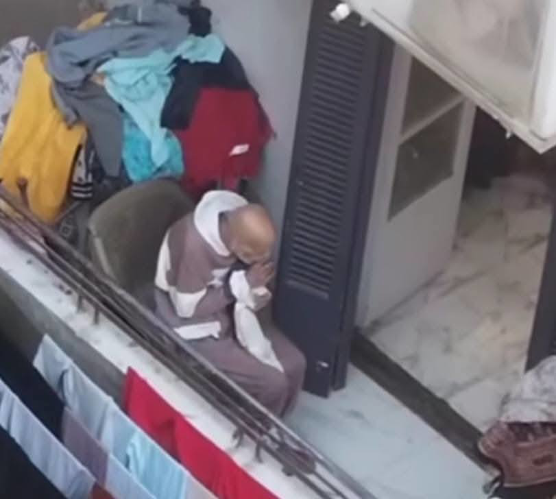 صرخة هزّت القلوب.. 6 أبناء يربطون والدهم بالحبال داخل دار مسنين بالقاهرة